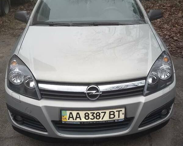 Серый Опель Астра, объемом двигателя 1.6 л и пробегом 330 тыс. км за 4800 $, фото 1 на Automoto.ua