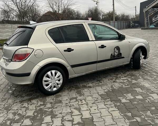 Сірий Опель Астра, об'ємом двигуна 1.4 л та пробігом 371 тис. км за 3088 $, фото 1 на Automoto.ua