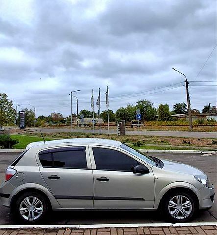 Серый Опель Астра, объемом двигателя 1.4 л и пробегом 220 тыс. км за 4000 $, фото 1 на Automoto.ua