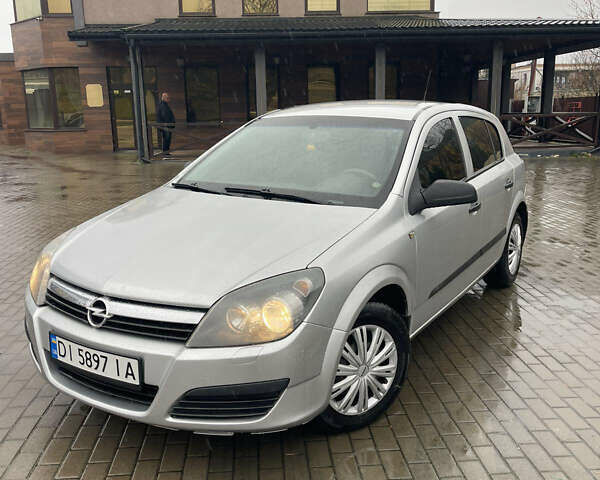 Серый Опель Астра, объемом двигателя 1.6 л и пробегом 140 тыс. км за 3899 $, фото 1 на Automoto.ua