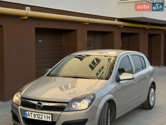 Серый Опель Астра, объемом двигателя 1.6 л и пробегом 289 тыс. км за 4500 $, фото 1 на Automoto.ua