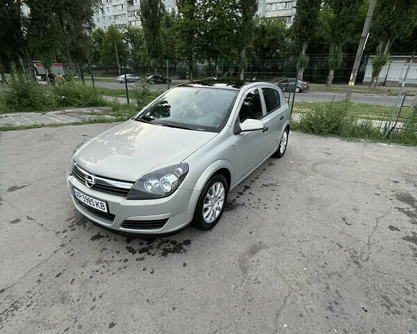 Серый Опель Астра, объемом двигателя 1.4 л и пробегом 332 тыс. км за 3850 $, фото 1 на Automoto.ua