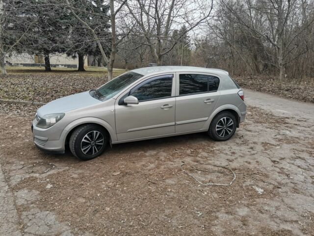 Серый Опель Астра, объемом двигателя 1.4 л и пробегом 417 тыс. км за 4200 $, фото 1 на Automoto.ua