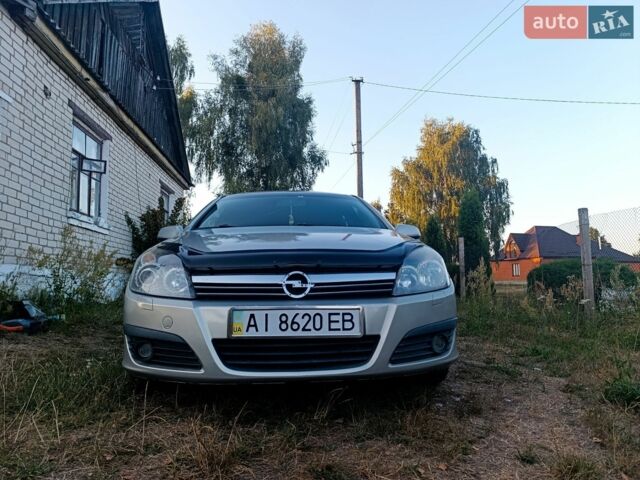 Серый Опель Астра, объемом двигателя 1.6 л и пробегом 330 тыс. км за 3150 $, фото 1 на Automoto.ua