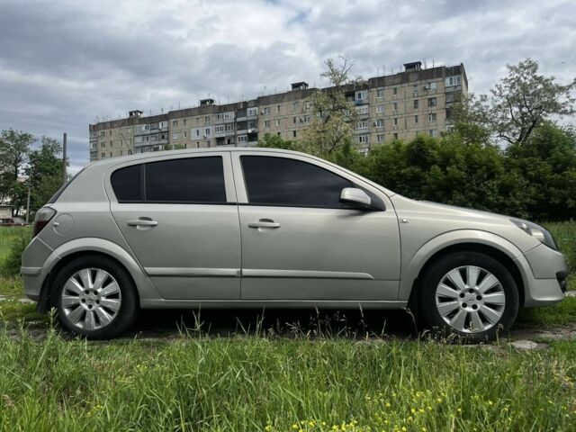 Серый Опель Астра, объемом двигателя 1.6 л и пробегом 185 тыс. км за 3900 $, фото 1 на Automoto.ua