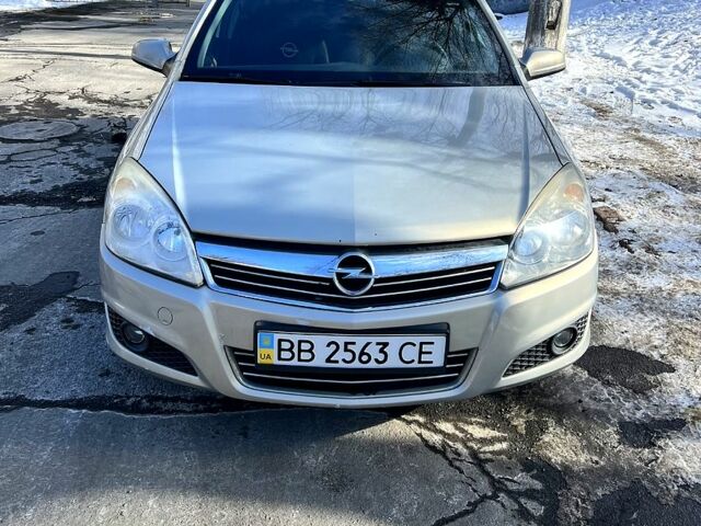 Серый Опель Астра, объемом двигателя 1.6 л и пробегом 188 тыс. км за 3900 $, фото 1 на Automoto.ua