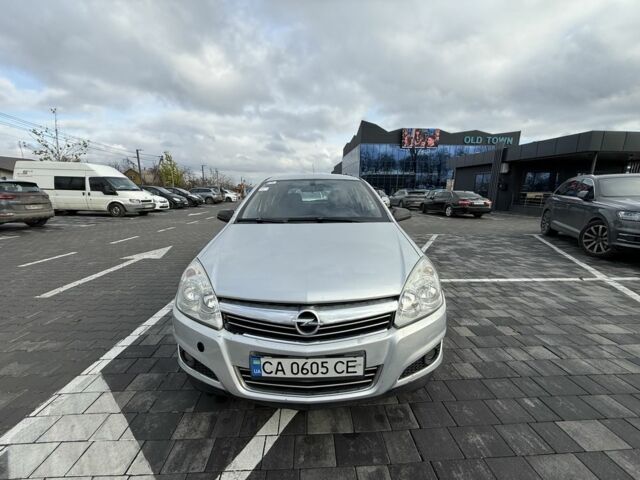 Серый Опель Астра, объемом двигателя 1.6 л и пробегом 315 тыс. км за 3900 $, фото 1 на Automoto.ua