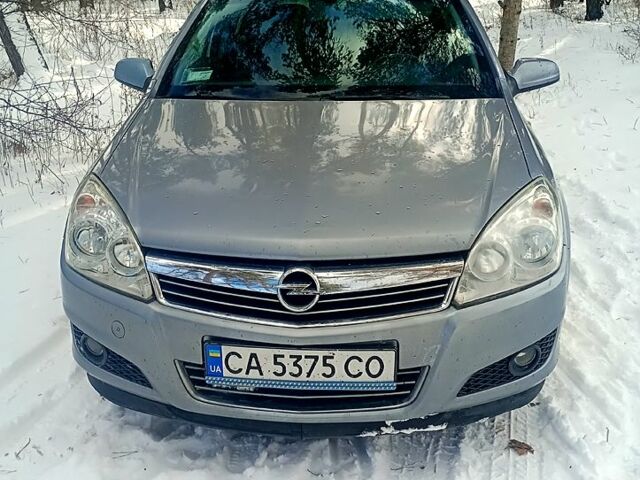 Серый Опель Астра, объемом двигателя 1.6 л и пробегом 231 тыс. км за 5300 $, фото 1 на Automoto.ua