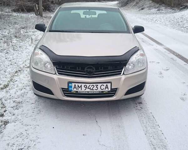 Серый Опель Астра, объемом двигателя 1.4 л и пробегом 210 тыс. км за 3800 $, фото 1 на Automoto.ua