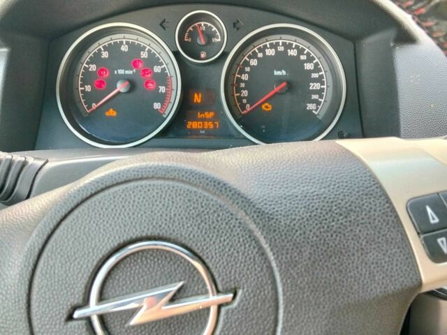 Серый Опель Астра, объемом двигателя 1.6 л и пробегом 280 тыс. км за 4500 $, фото 1 на Automoto.ua