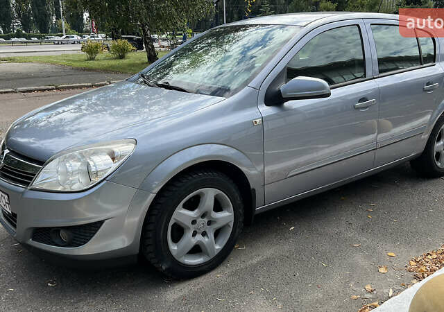 Серый Опель Астра, объемом двигателя 1.6 л и пробегом 255 тыс. км за 5400 $, фото 1 на Automoto.ua