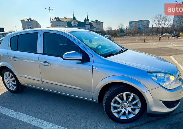 Серый Опель Астра, объемом двигателя 1.6 л и пробегом 235 тыс. км за 5200 $, фото 1 на Automoto.ua