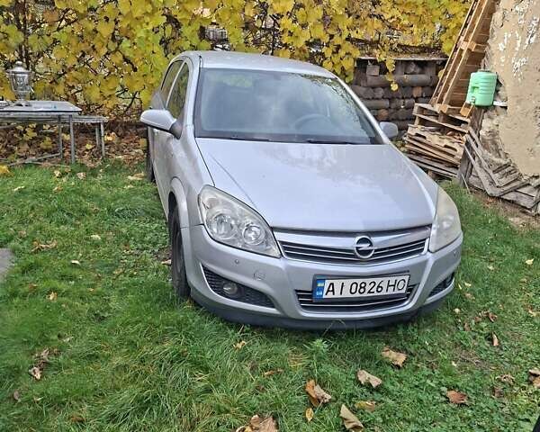 Серый Опель Астра, объемом двигателя 1.6 л и пробегом 233 тыс. км за 3800 $, фото 1 на Automoto.ua