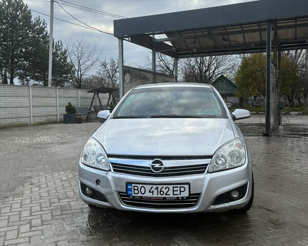 Серый Опель Астра, объемом двигателя 1.6 л и пробегом 150 тыс. км за 4700 $, фото 1 на Automoto.ua