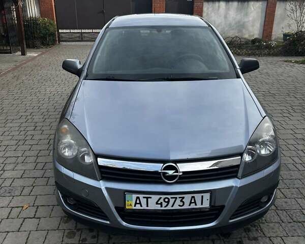 Серый Опель Астра, объемом двигателя 1.6 л и пробегом 160 тыс. км за 5000 $, фото 1 на Automoto.ua