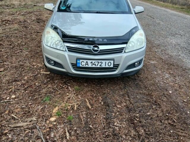 Серый Опель Астра, объемом двигателя 1.6 л и пробегом 200 тыс. км за 4800 $, фото 1 на Automoto.ua