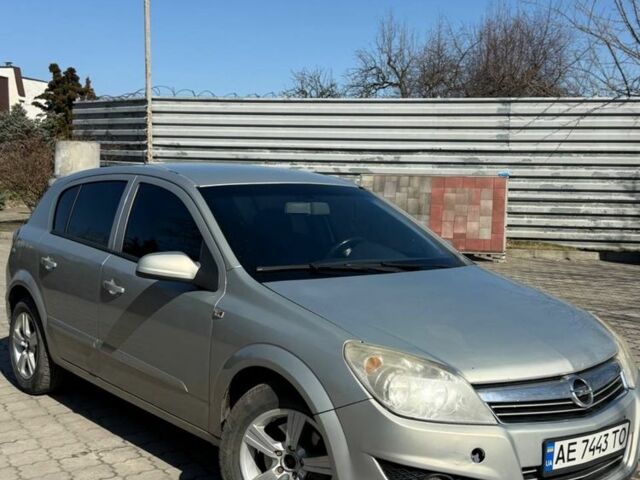 Серый Опель Астра, объемом двигателя 1.6 л и пробегом 265 тыс. км за 4400 $, фото 1 на Automoto.ua