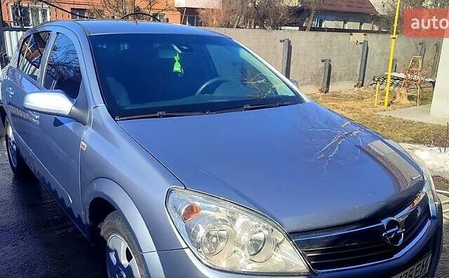 Серый Опель Астра, объемом двигателя 1.7 л и пробегом 350 тыс. км за 5100 $, фото 1 на Automoto.ua