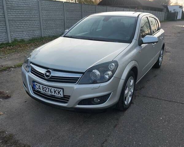 Серый Опель Астра, объемом двигателя 1.6 л и пробегом 223 тыс. км за 5600 $, фото 1 на Automoto.ua