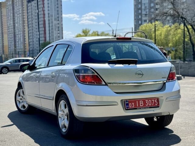 Серый Опель Астра, объемом двигателя 1.8 л и пробегом 201 тыс. км за 5950 $, фото 1 на Automoto.ua
