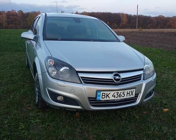 Сірий Опель Астра, об'ємом двигуна 1.6 л та пробігом 229 тис. км за 4400 $, фото 1 на Automoto.ua