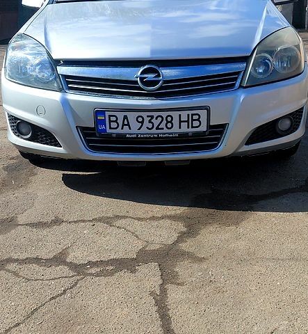 Серый Опель Астра, объемом двигателя 1.7 л и пробегом 237 тыс. км за 4700 $, фото 1 на Automoto.ua