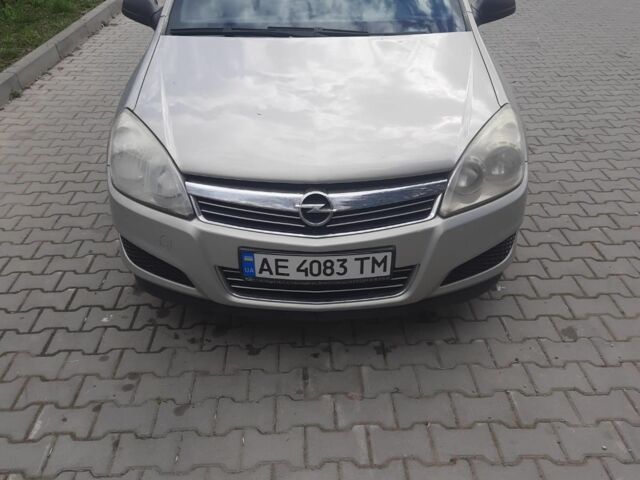 Серый Опель Астра, объемом двигателя 1.4 л и пробегом 279 тыс. км за 2536 $, фото 1 на Automoto.ua