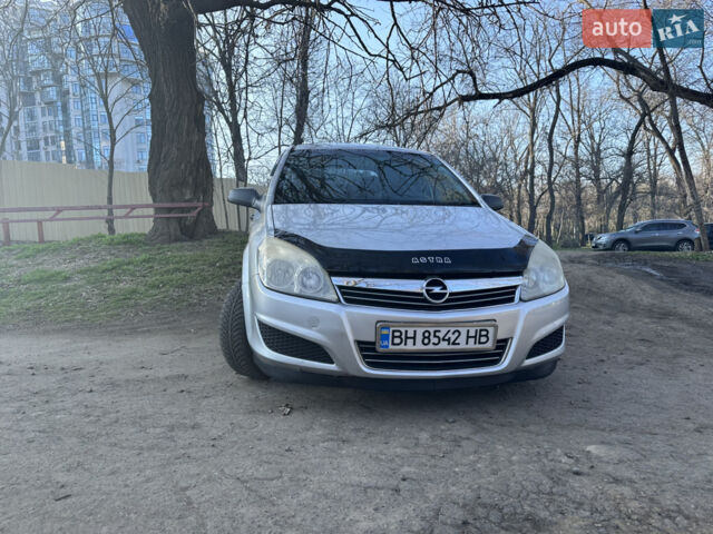 Серый Опель Астра, объемом двигателя 1.4 л и пробегом 291 тыс. км за 4800 $, фото 1 на Automoto.ua