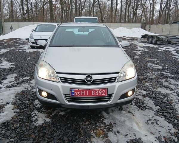 Сірий Опель Астра, об'ємом двигуна 1.6 л та пробігом 220 тис. км за 4999 $, фото 1 на Automoto.ua