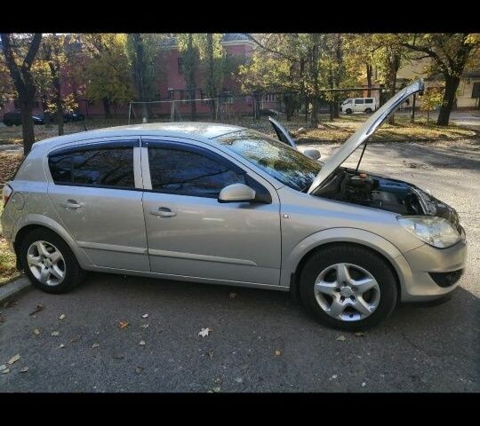 Опель Астра 2008 в Николаеве на Automoto.ua Серый Опель Астра, объемом двигателя 1.6 л и пробегом 270 тыс. км за 4700 $, фото 1 на Automoto.ua