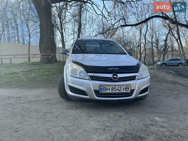 Серый Опель Астра, объемом двигателя 1.4 л и пробегом 291 тыс. км за 4800 $, фото 1 на Automoto.ua
