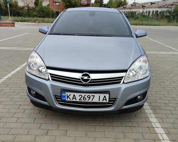 Серый Опель Астра, объемом двигателя 1.69 л и пробегом 350 тыс. км за 5100 $, фото 1 на Automoto.ua