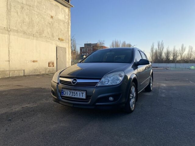 Серый Опель Астра, объемом двигателя 1.6 л и пробегом 263 тыс. км за 5500 $, фото 1 на Automoto.ua
