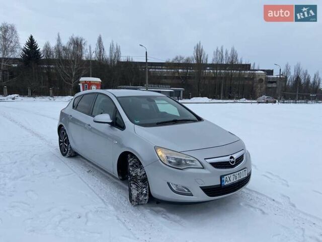 Серый Опель Астра, объемом двигателя 1.6 л и пробегом 236 тыс. км за 5200 $, фото 1 на Automoto.ua