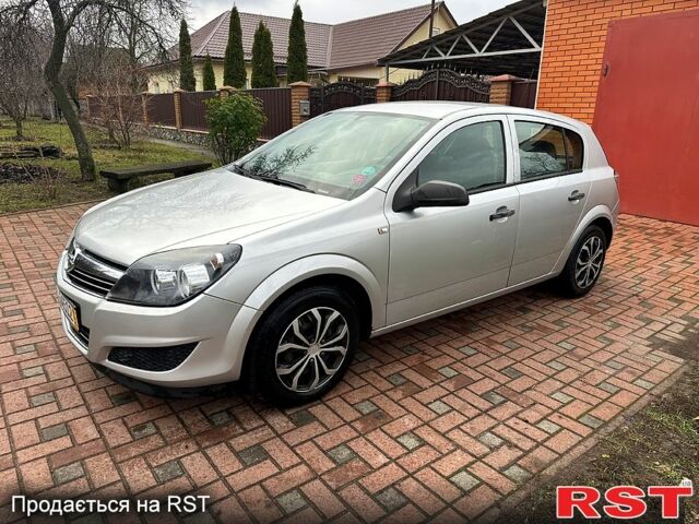 Серый Опель Астра, объемом двигателя 1.6 л и пробегом 250 тыс. км за 4199 $, фото 1 на Automoto.ua