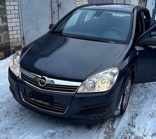 Серый Опель Астра, объемом двигателя 1.8 л и пробегом 94 тыс. км за 7800 $, фото 1 на Automoto.ua