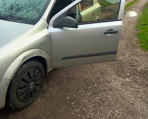 Серый Опель Астра, объемом двигателя 1.36 л и пробегом 222 тыс. км за 4400 $, фото 1 на Automoto.ua