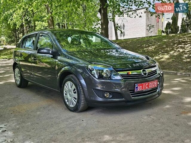 Серый Опель Астра, объемом двигателя 1.4 л и пробегом 174 тыс. км за 5600 $, фото 1 на Automoto.ua