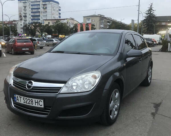 Сірий Опель Астра, об'ємом двигуна 1.69 л та пробігом 225 тис. км за 6100 $, фото 1 на Automoto.ua