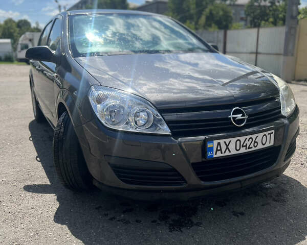 Серый Опель Астра, объемом двигателя 1.36 л и пробегом 191 тыс. км за 4200 $, фото 1 на Automoto.ua