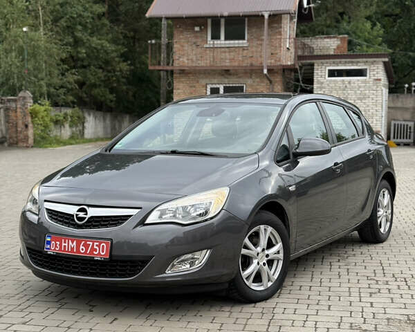 Серый Опель Астра, объемом двигателя 1.6 л и пробегом 136 тыс. км за 6400 $, фото 1 на Automoto.ua