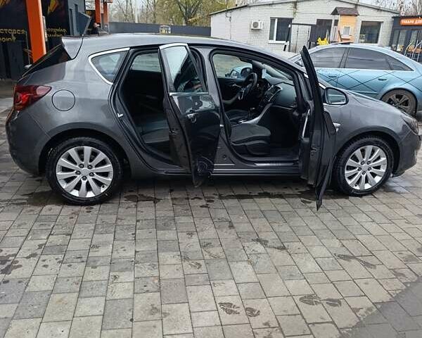 Серый Опель Астра, объемом двигателя 2 л и пробегом 230 тыс. км за 7200 $, фото 1 на Automoto.ua