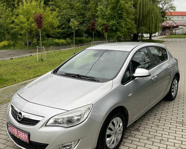 Сірий Опель Астра, об'ємом двигуна 1.6 л та пробігом 161 тис. км за 8199 $, фото 1 на Automoto.ua