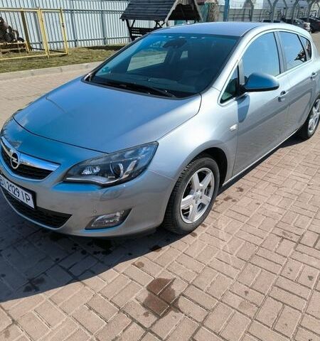 Серый Опель Астра, объемом двигателя 1.4 л и пробегом 172 тыс. км за 8000 $, фото 1 на Automoto.ua