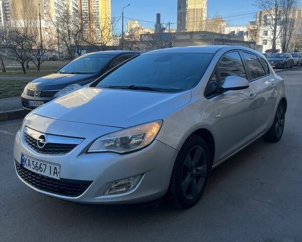 Серый Опель Астра, объемом двигателя 1.4 л и пробегом 245 тыс. км за 5500 $, фото 1 на Automoto.ua