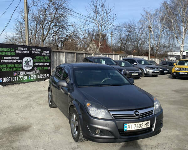 Серый Опель Астра, объемом двигателя 1.6 л и пробегом 247 тыс. км за 5800 $, фото 1 на Automoto.ua
