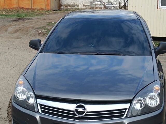 Серый Опель Астра, объемом двигателя 1.7 л и пробегом 380 тыс. км за 5500 $, фото 1 на Automoto.ua
