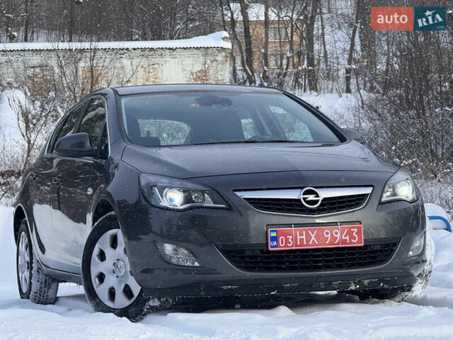 Серый Опель Астра, объемом двигателя 1.6 л и пробегом 196 тыс. км за 7999 $, фото 1 на Automoto.ua