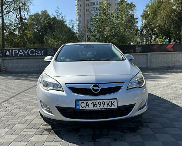 Серый Опель Астра, объемом двигателя 1.6 л и пробегом 236 тыс. км за 6700 $, фото 1 на Automoto.ua