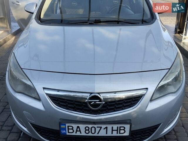 Серый Опель Астра, объемом двигателя 1.69 л и пробегом 240 тыс. км за 3500 $, фото 1 на Automoto.ua
